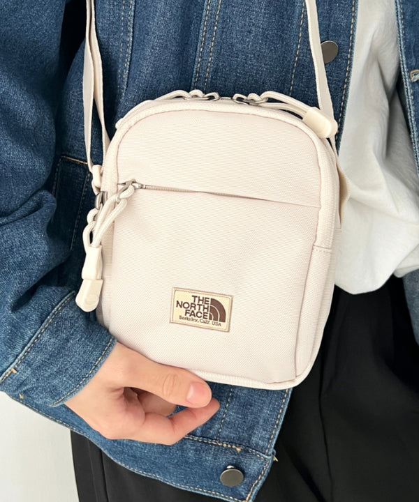 THE NORTH FACE(ザ・ノースフェイス)/長さ調整可能 軽量 ワンポイント ショルダー クロス ミニバッグ/STANDARD CROSS BAG S | IM1254073 | クリーム