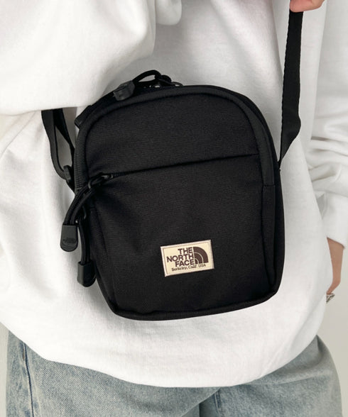 THE NORTH FACE(ザ・ノースフェイス)/長さ調整可能 軽量 ワンポイント ショルダー クロス ミニバッグ/STANDARD CROSS BAG S | IM1254073 | ブラック