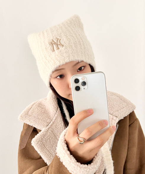 MLB KOREA(エムエルビーコリア)/猫耳 ねこ耳ビーニー 耳付き ロゴパッチ ワッペン ビーニー ニット帽 フラップニットキャップ/Miyaong Earflap Beanie | AT5254071 | クリーム