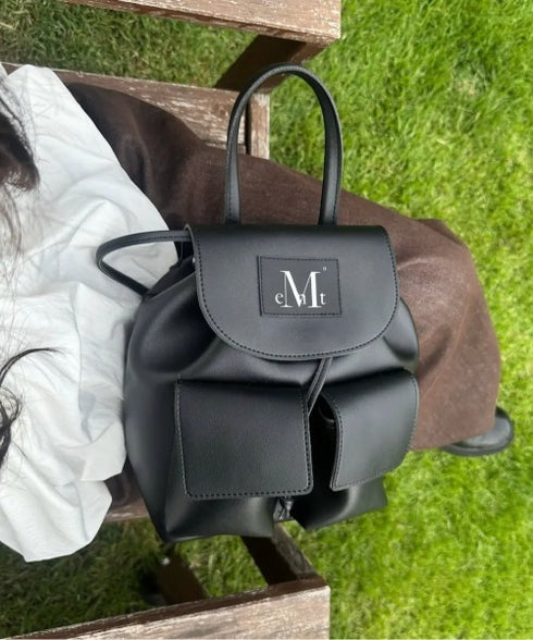 MUCENT(ムセント)/ミニ ポケット リュック バックパック/AREN TWO POCKET LEATHER MINI BACKPACK | AT1254078 | ブラック