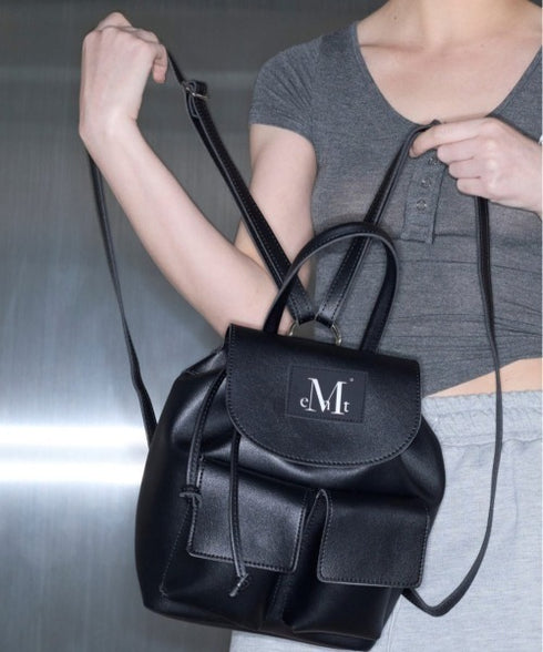 MUCENT(ムセント)/ミニ ポケット リュック バックパック/AREN TWO POCKET LEATHER MINI BACKPACK | AT1254078 | ブラック