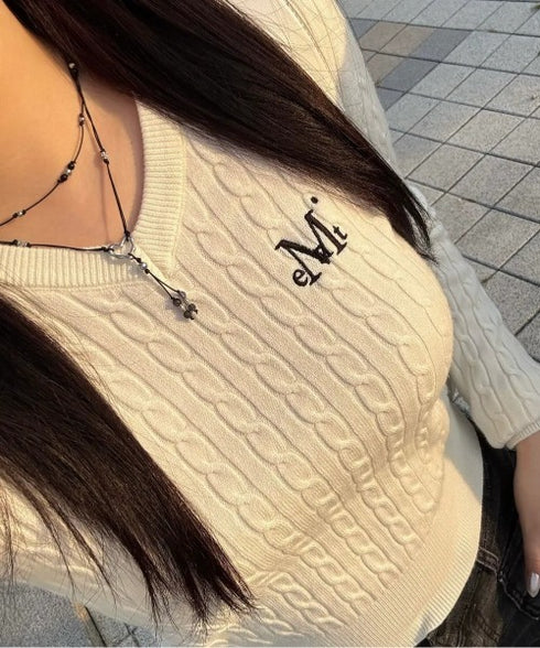 MUCENT(ムセント)/Vネック クロップ ケーブル ニット/PRIMROSE V-NECK CROP KNIT | AT2254085 | アイボリー