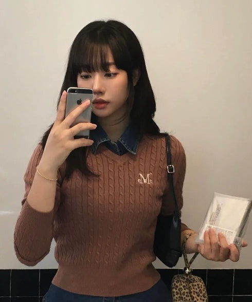 MUCENT(ムセント)/Vネック クロップ ケーブル ニット/PRIMROSE V-NECK CROP KNIT | AT2254085 | ブラウン