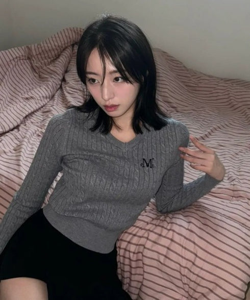 MUCENT(ムセント)/Vネック クロップ ケーブル ニット/PRIMROSE V-NECK CROP KNIT | AT2254085 | グレー