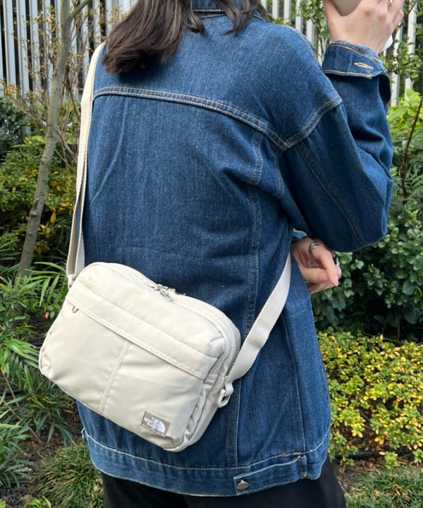 THE NORTH FACE(ザ・ノースフェイス)/軽量 スクエア ショルダーバッグ クロスバッグ/TRAVEL CROSS BAG S | IM1254100 | グレイッシュベージュ