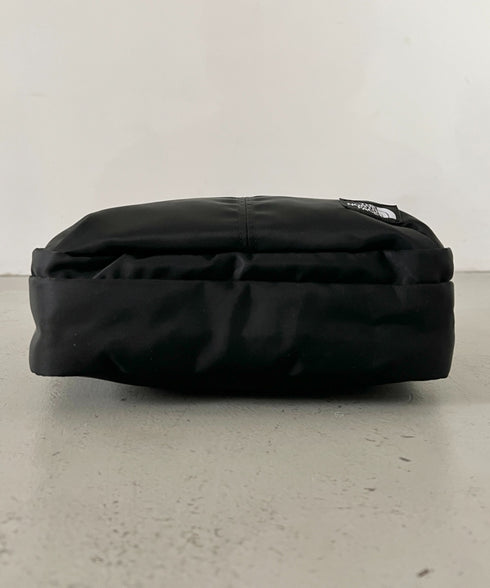 THE NORTH FACE(ザ・ノースフェイス)/軽量 スクエア ショルダーバッグ クロスバッグ/TRAVEL CROSS BAG S | IM1254100 | ブラック