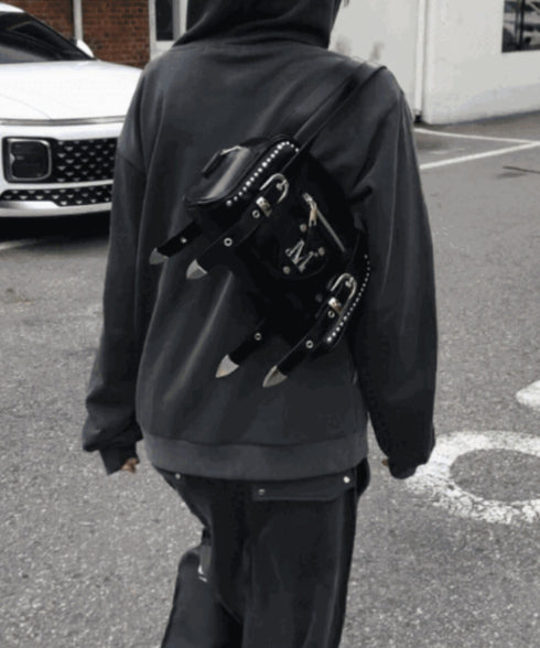 MUCENT(ムセント)/2WAY コニック メタル ロゴ スタッズ ベルト ショルダー ハンドバッグ/KONIC METAL LOGO STUD SHOULDER BAG | AT1261028 | ブラック