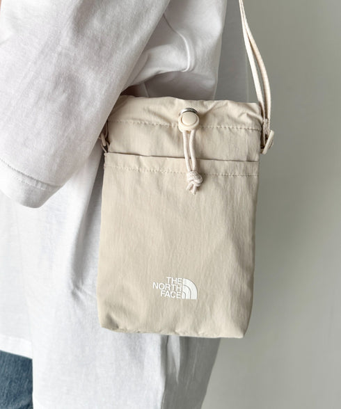 THE NORTH FACE(ザ・ノースフェイス)/ミニショルダー クロスバッグ スマホショルダー ポーチ ロゴプリント/LINDEN STRING BAG MINI | IM1261032 | クリーム