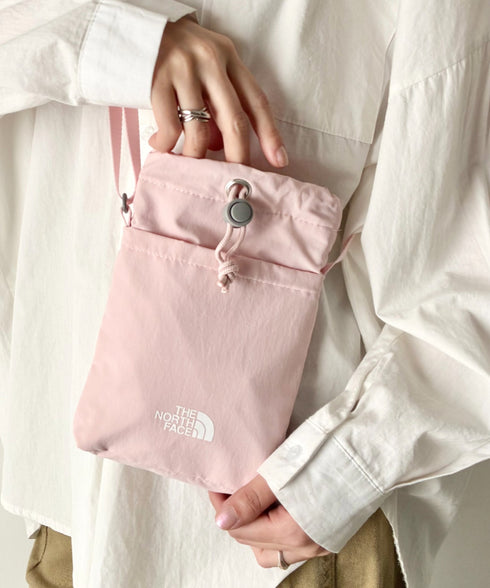 THE NORTH FACE(ザ・ノースフェイス)/ミニショルダー クロスバッグ スマホショルダー ポーチ ロゴプリント/LINDEN STRING BAG MINI | IM1261032 | ピンク