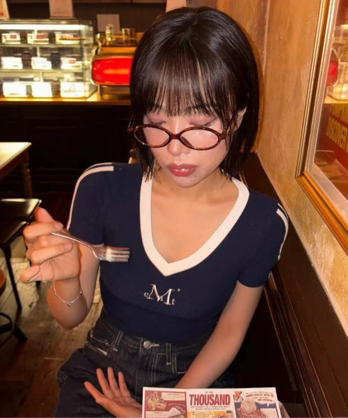 MUCENT(ムセント)/Vネック ライン クロップド ハーフ スリーブ Tシャツ/BINDING TRACK LINE HALF SLEEVE T | AT2261035 | ネイビー