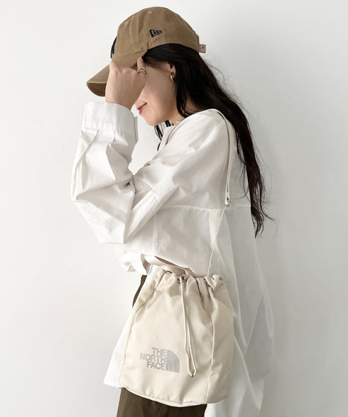 THE NORTH FACE(ザ・ノースフェイス)/ロゴプリント 軽量 巾着バッグ バケットバッグ ミニショルダーバッグ/BONNEY BUCKET BAG MINI | IM1261039 | クリーム