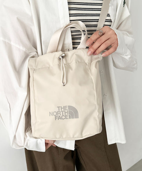 THE NORTH FACE(ザ・ノースフェイス)/ロゴプリント 軽量 巾着バッグ バケットバッグ ミニショルダーバッグ/BONNEY BUCKET BAG MINI | IM1261039 | クリーム
