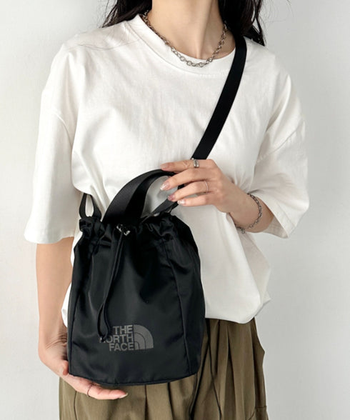 THE NORTH FACE(ザ・ノースフェイス)/ロゴプリント 軽量 巾着バッグ バケットバッグ ミニショルダーバッグ/BONNEY BUCKET BAG MINI | IM1261039 | ブラック