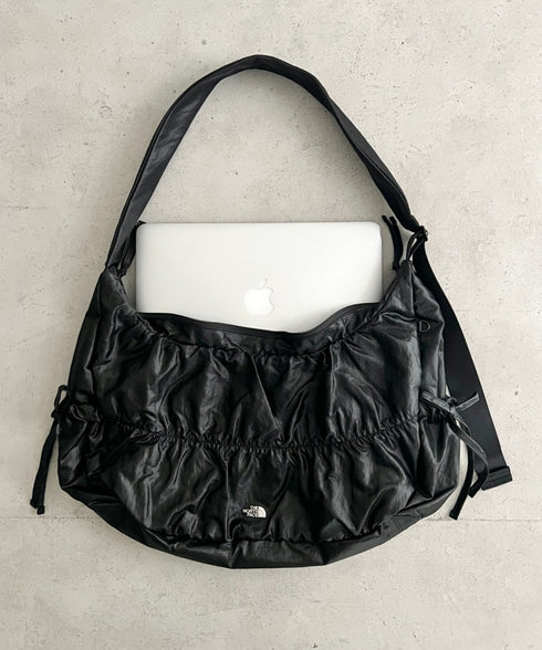 THE NORTH FACE(ザ・ノースフェイス)/軽量 大容量 シャーリング リボン ホーボーバッグ ショルダーバッグ/BONNEY SR CROSS BAG | IM1261049 | ブラック