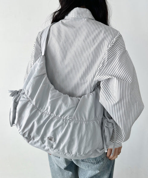 THE NORTH FACE(ザ・ノースフェイス)/軽量 大容量 シャーリング リボン ホーボーバッグ ショルダーバッグ/BONNEY SR CROSS BAG | IM1261049 | ライトグレー