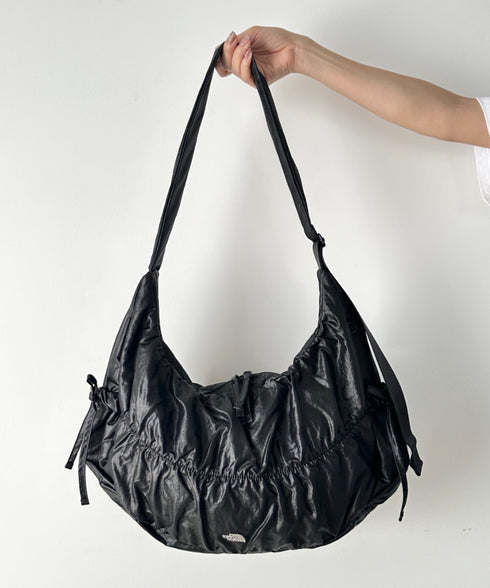 THE NORTH FACE(ザ・ノースフェイス)/軽量 大容量 シャーリング リボン ホーボーバッグ ショルダーバッグ/BONNEY SR CROSS BAG | IM1261049 | ブラック
