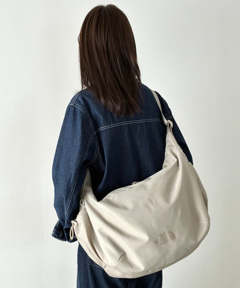【】THE NORTH FACE(ザ・ノースフェイス)/軽量 大容量 ロゴプリント ホーボーバッグ ショルダーバッグ/URBAN HOBO BAG L | IM1262003 | グレイッシュベージュ