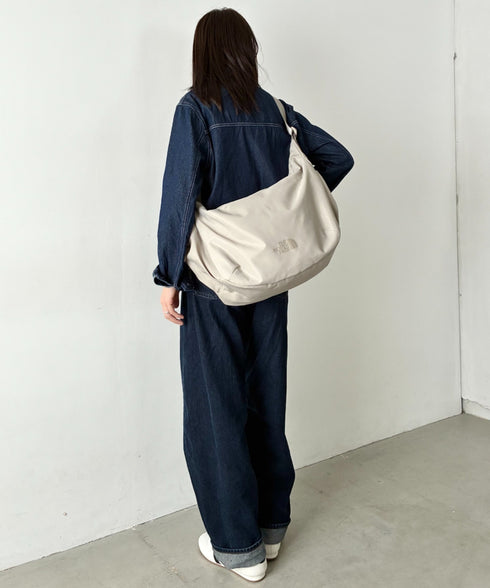 【】THE NORTH FACE(ザ・ノースフェイス)/軽量 大容量 ロゴプリント ホーボーバッグ ショルダーバッグ/URBAN HOBO BAG L | IM1262003 | グレイッシュベージュ