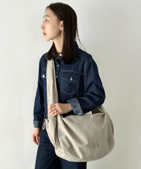 【】THE NORTH FACE(ザ・ノースフェイス)/軽量 大容量 ロゴプリント ホーボーバッグ ショルダーバッグ/URBAN HOBO BAG L | IM1262003 | グレイッシュベージュ