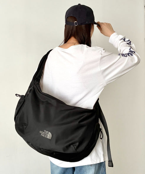 THE NORTH FACE(ザ・ノースフェイス)/軽量 大容量 ロゴプリント ホーボーバッグ ショルダーバッグ/URBAN HOBO BAG L | IM1262003 | ブラック