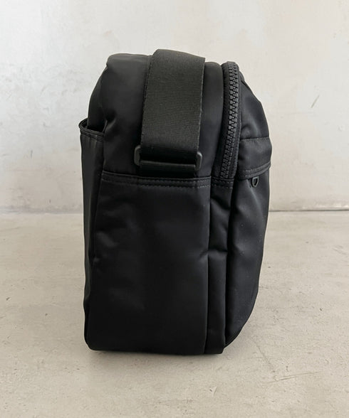 【】THE NORTH FACE(ザ・ノースフェイス)/軽量 スクエア ショルダーバッグ クロスバッグ/TRAVEL CROSS BAG L | IM1262004 | ブラック