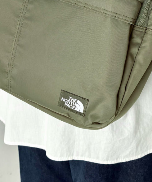 THE NORTH FACE(ザ・ノースフェイス)/軽量 スクエア ショルダーバッグ クロスバッグ/TRAVEL CROSS BAG L | IM1262004 | カーキ