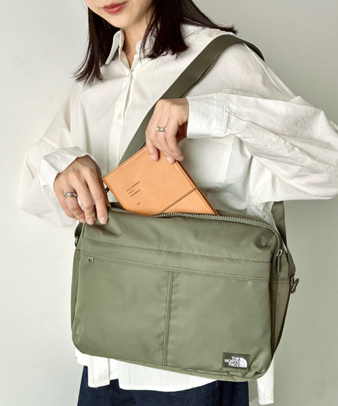 THE NORTH FACE(ザ・ノースフェイス)/軽量 スクエア ショルダーバッグ クロスバッグ/TRAVEL CROSS BAG L | IM1262004 | カーキ