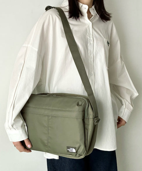 THE NORTH FACE(ザ・ノースフェイス)/軽量 スクエア ショルダーバッグ クロスバッグ/TRAVEL CROSS BAG L | IM1262004 | カーキ