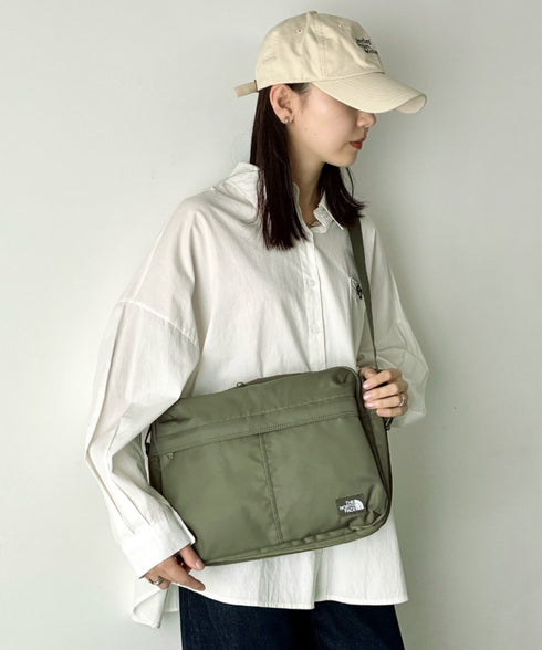 THE NORTH FACE(ザ・ノースフェイス)/軽量 スクエア ショルダーバッグ クロスバッグ/TRAVEL CROSS BAG L | IM1262004 | カーキ
