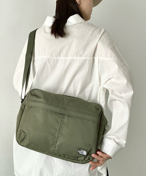 THE NORTH FACE(ザ・ノースフェイス)/軽量 スクエア ショルダーバッグ クロスバッグ/TRAVEL CROSS BAG L | IM1262004 | カーキ