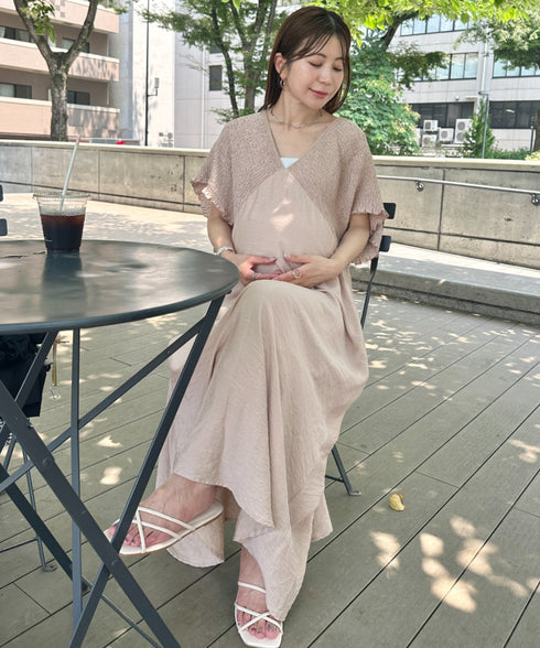 【マタニティ】産前・産後◎Vネックシャーリングロングワンピース Vネックデザインマタニティワンピース Vネックシャーリング楽々ワンピ サイドポケット付き■動画あり | MD2265052 | ベージュ