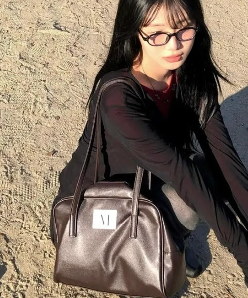 MUCENT(ムセント)/軽量 A4収納可 ロゴパッチ ショルダー トートバッグ/TIVE LEATHER SHOULDER BAG UNISEX | AT1262071 | ブラウン