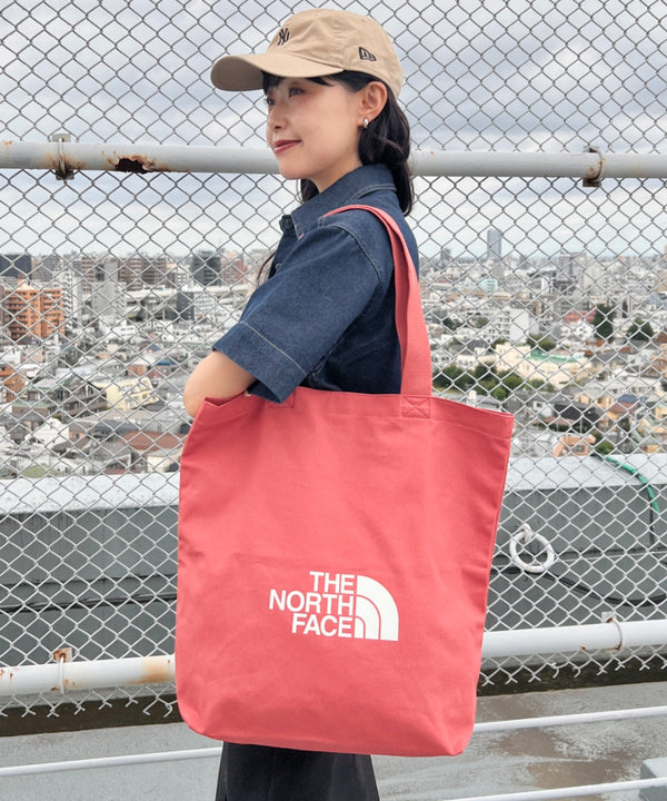 THE NORTH FACE(ザ・ノースフェイス)/A4対応 大容量 ロゴプリント コットン キャンバストートバッグ/TNF LOGO COTTON BAG M | IM1262087 | オレンジ