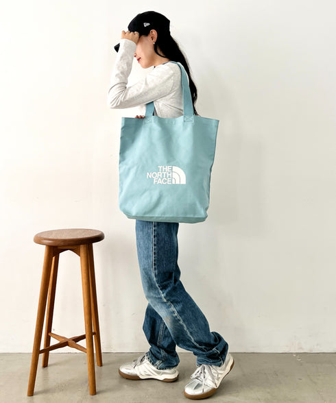 THE NORTH FACE(ザ・ノースフェイス)/A4対応 大容量 ロゴプリント コットン キャンバストートバッグ/TNF LOGO COTTON BAG M | IM1262087 | ターコイズブルー
