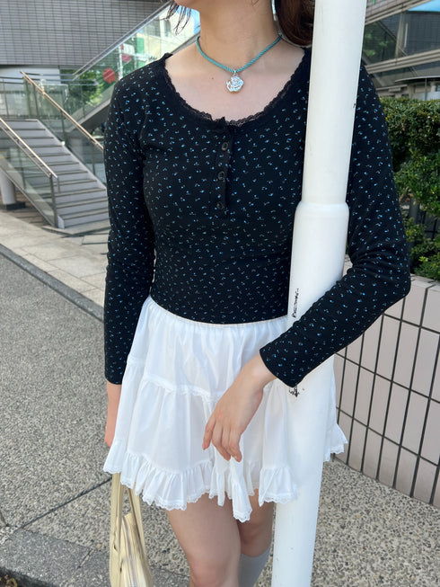 フラワーヘンリーネックトップス | SL2243622 | ブラック