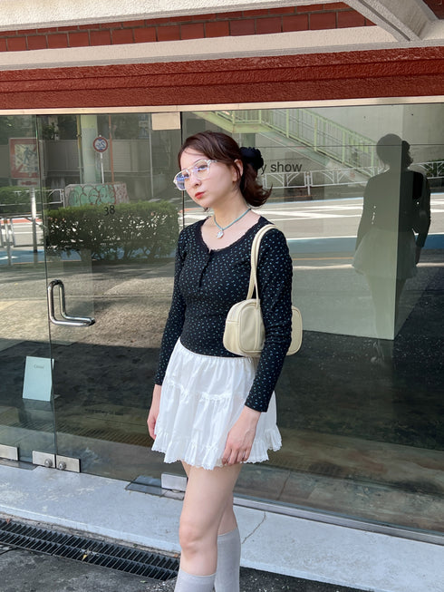 フラワーヘンリーネックトップス | SL2243622 | ブラック