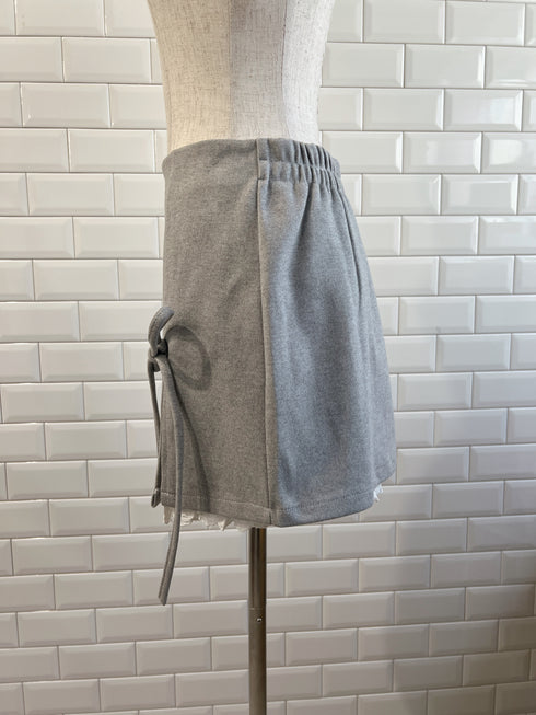 フリルヘム台形ミニスカート | QU2251205 | ダークグレー