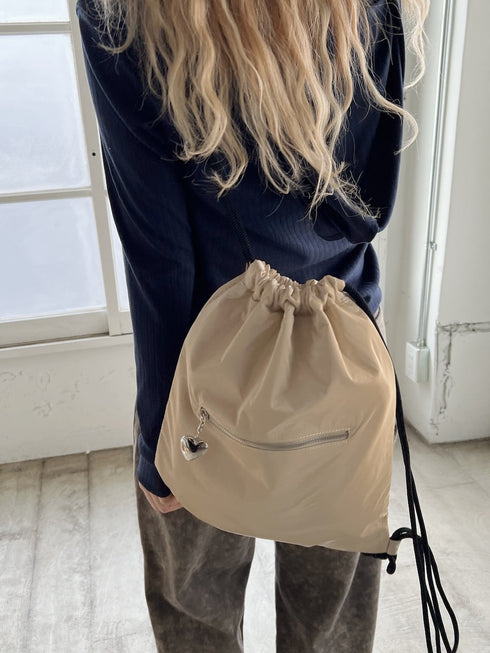 グロッシーハートバックパック | SL1251603 | ベージュ