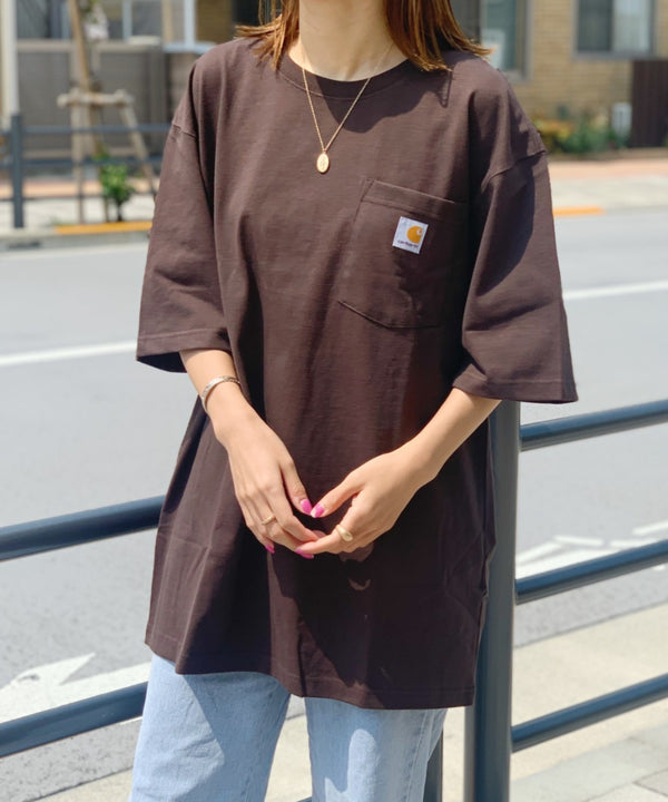 Carhartt(カーハート) /USA規格 ヘビーウェイト ルーズフィット ポケT ビッグサイズ オーバーサイズ ユニセックス ポケット付き コットン 半袖 Tシャツ 5部袖 1/2スリーブ | L2202001 | ダークブラウン