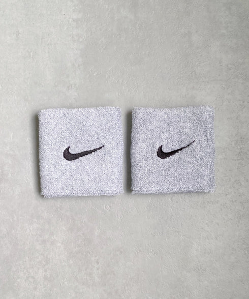 NIKE(ナイキ)/2個セット スウッシュ 刺繍 無地 リストバンド 2パック | IL4212001 | グレー