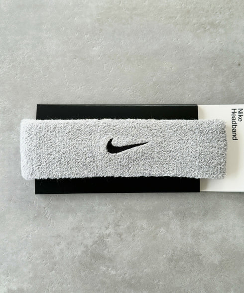 NIKE(ナイキ)/スウッシュ 刺繍 無地 ヘアバンド ヘッドバンド | IL4212003 | グレー