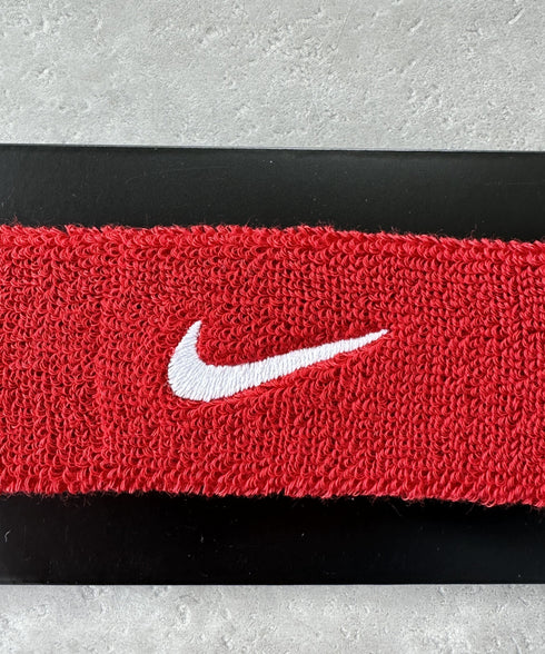 NIKE(ナイキ)/スウッシュ 刺繍 無地 ヘアバンド ヘッドバンド | IL4212003 | レッド