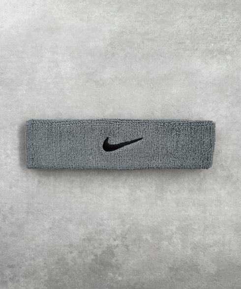 NIKE(ナイキ)/スウッシュ 刺繍 無地 ヘアバンド ヘッドバンド | IL4212003 | ダークグレー