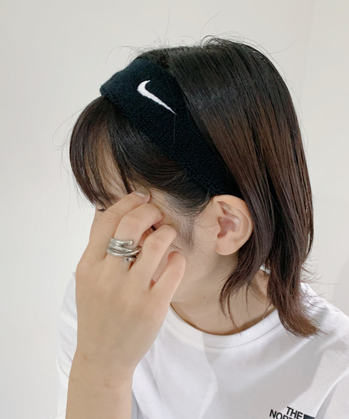 NIKE(ナイキ)/スウッシュ 刺繍 無地 ヘアバンド ヘッドバンド | IL4212003 | ブラック