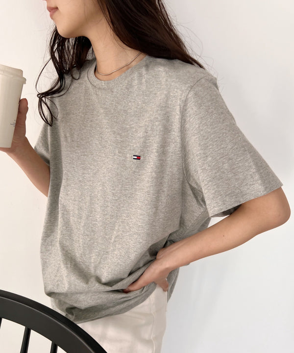 TOMMY HILFIGER(トミーヒルフィガー) / Core Flag Tee フラッグロゴ刺繍 半袖 Tシャツ | IL2222012 | グレー