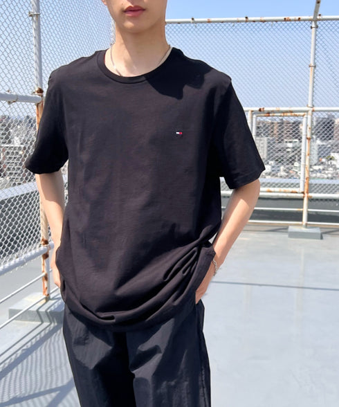 TOMMY HILFIGER(トミーヒルフィガー) / Core Flag Tee フラッグロゴ刺繍 半袖 Tシャツ | IL2222012 | ブラック