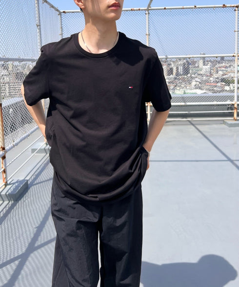 TOMMY HILFIGER(トミーヒルフィガー) / Core Flag Tee フラッグロゴ刺繍 半袖 Tシャツ | IL2222012 | ブラック