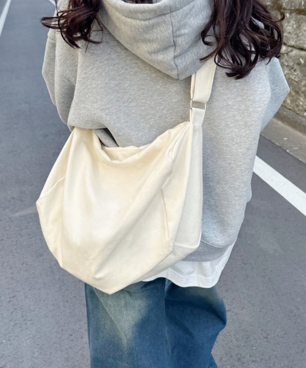 アジャスターベルト ユニセックス ビッグキャンバスショルダーバッグ / A4収納可能 | CL1221930 | アイボリー