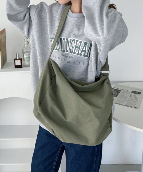 アジャスターベルト ユニセックス ビッグキャンバスショルダーバッグ / A4収納可能 | CL1221930 | カーキ