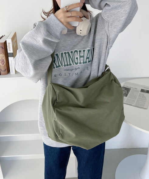 アジャスターベルト ユニセックス ビッグキャンバスショルダーバッグ / A4収納可能 | CL1221930 | カーキ